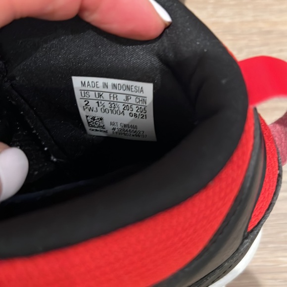 SOLD!! ✅ Like new Adidas high top sneakers 2 - Picture 4 of 6